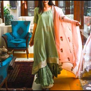 Indian/Pakistani outfit